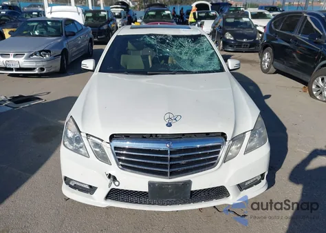 2011 Mercedes-Benz E 550 z USA, uszkodzony, nr VIN WDDHF7CBXBA298969